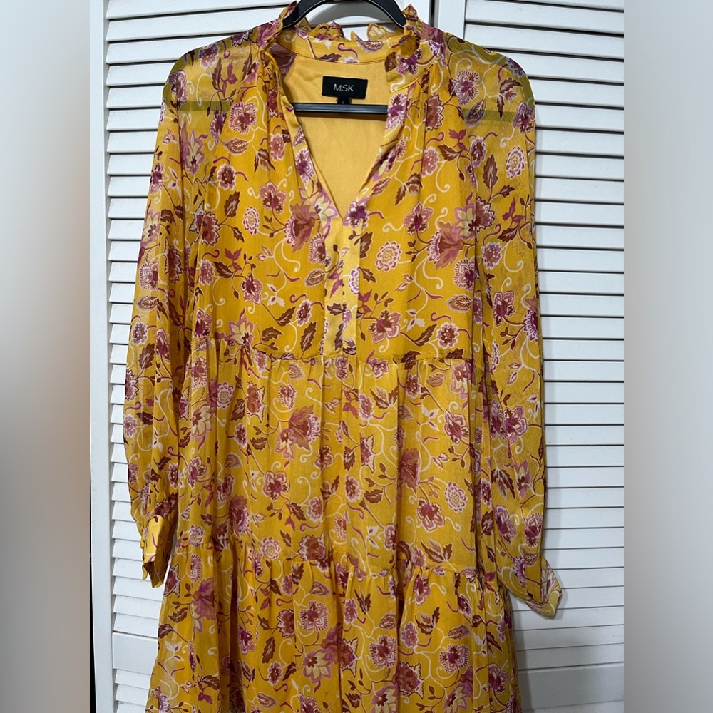 Cute long sleeve floral dress!